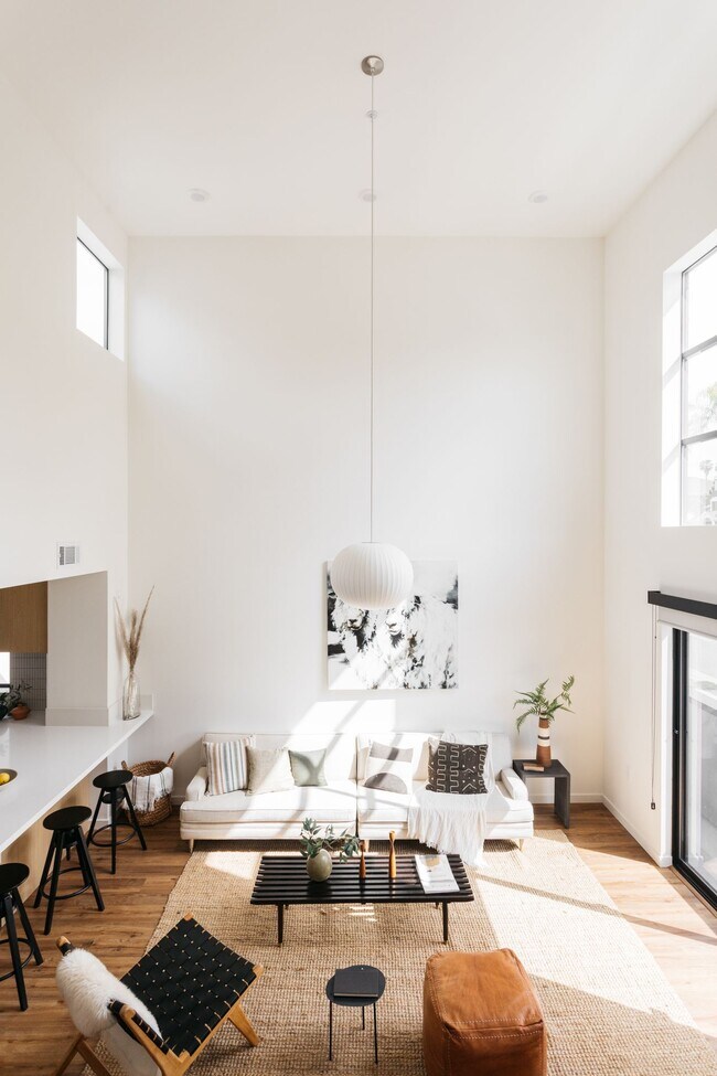 Foto del edificio - 527 S Wilton Pl