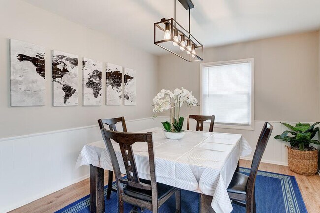 Foto del edificio - 2421 Saratoga Rd