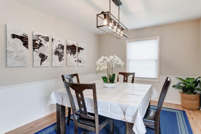 Building Photo - 2421 Saratoga Rd