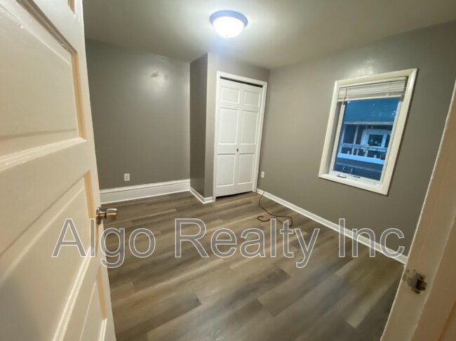 Foto del edificio - 2211 Queen Ave N