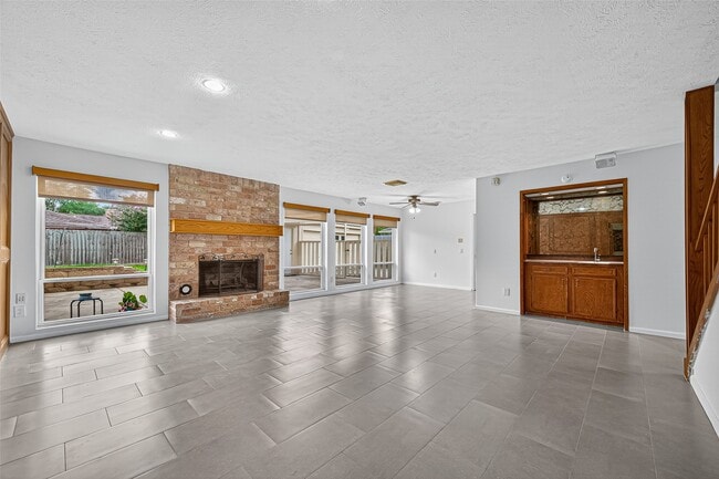 Building Photo - 21422 Park Willow Dr
