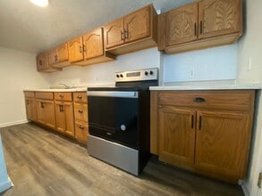 Building Photo - 421 Oak St