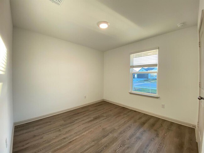 Building Photo - 202 Sweetwater Crk Ln