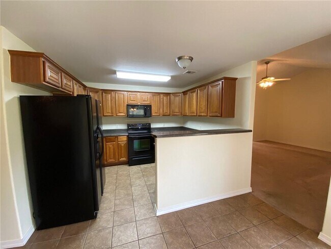Building Photo - 6 Olmstead Ln