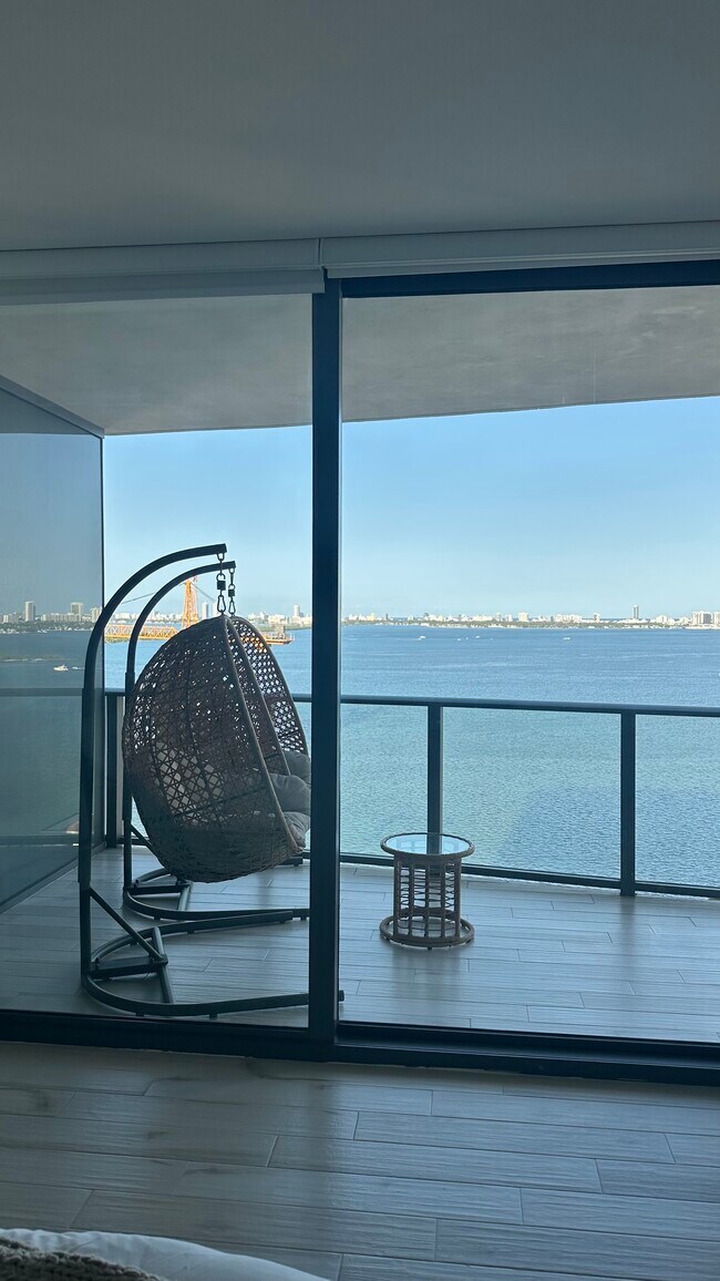 Foto del edificio - 808 Brickell Key Dr