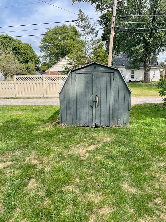 Building Photo - Check Out This 2-Bed/1-Bath House in Bluff...