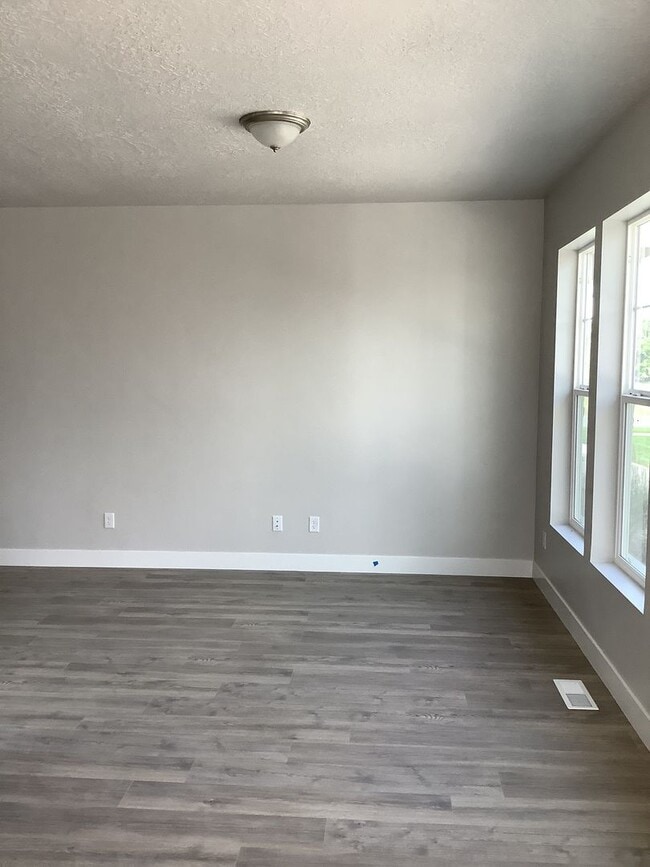 Building Photo - Townhome in Prime Spanish Fork Location