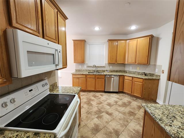Foto del edificio - 9829 Castlewood Dr