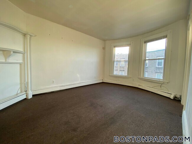 Foto del edificio - 8 Parker Hill Ave