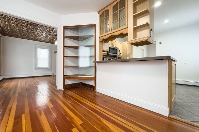 Foto del edificio - Bright & Updated 2-Bed Home in Dalton- $2450