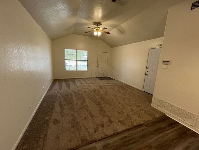 Building Photo - 2204 Wright Way