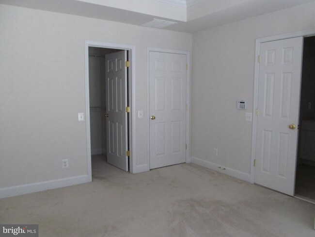 Building Photo - 2463 Huntington Park Dr