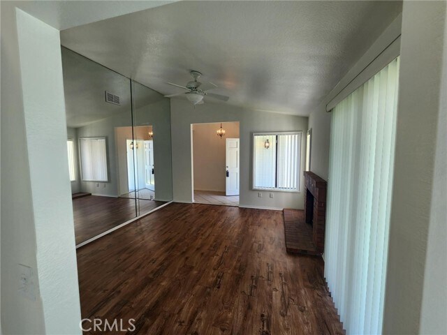 Foto del edificio - 23 Indian Hill Ln