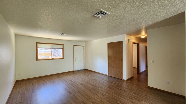 Building Photo - EAT2417