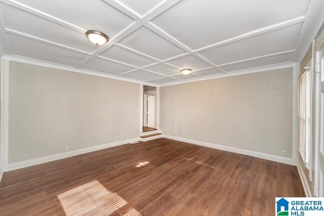 Building Photo - 908 Hillcrest Ave