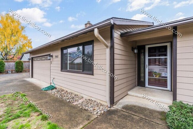 Building Photo - Delightful Updated Spacious Home On Cul-De...