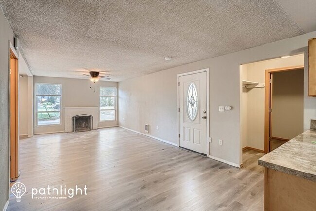 Foto del edificio - 16422 17th Ave E, Spanaway, WA, 98387