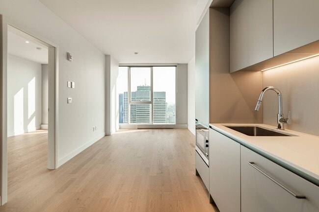 Building Photo - 1205 Pl. du Frere Andre