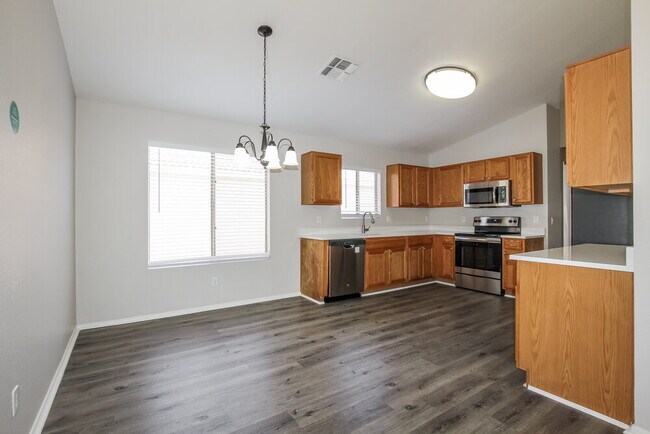 Foto del edificio - 16737 N 114th Dr