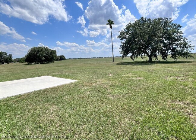 Building Photo - 7143 Golf Club Dr