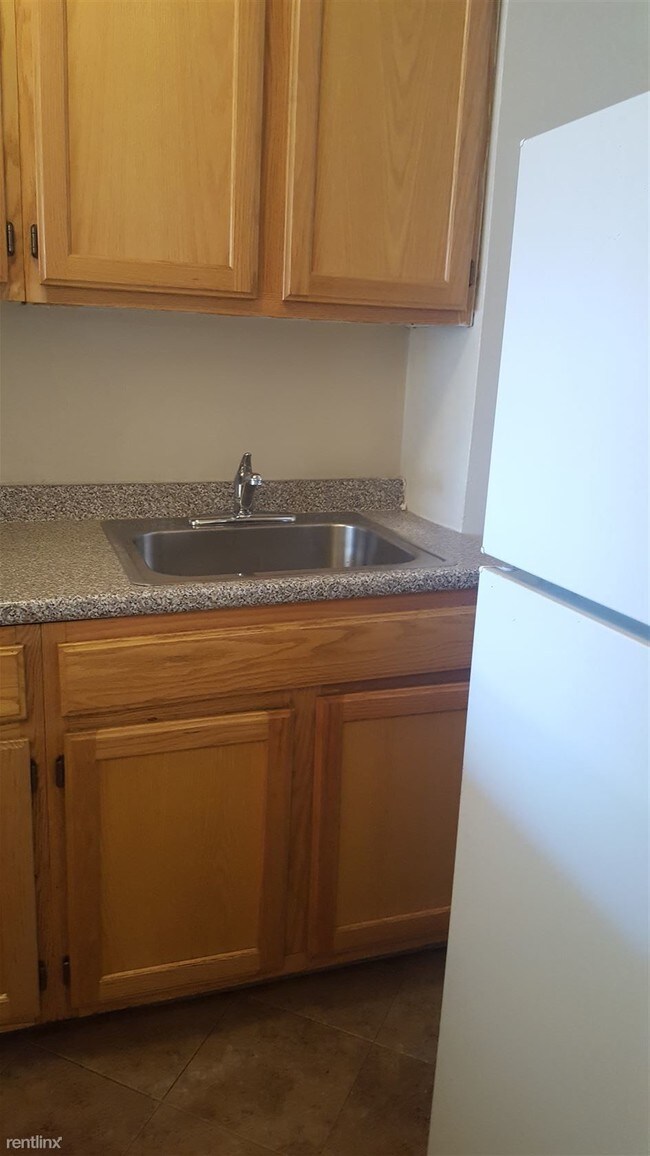 Building Photo - 1 br, 1 bath  - 2875 Bainbridge Ave