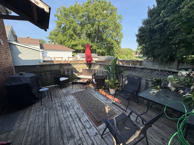 Private patio - 740 Lorne Av