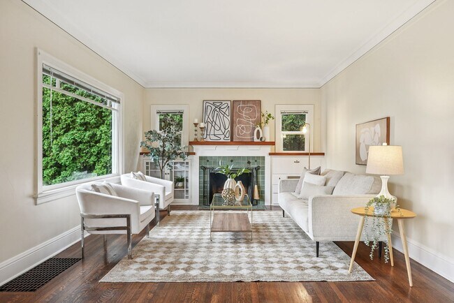 Foto del edificio - Classic Portland Charm + Modern Comfort in...