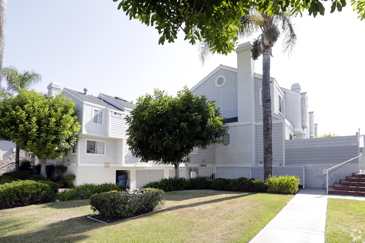 Building Photo - 15642 Pasadena Ave