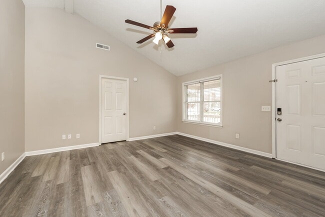 Building Photo - 1585 Ridgemont Dr