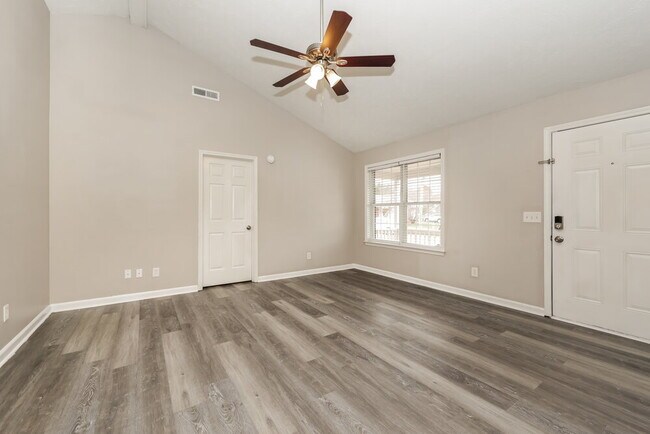 Foto del edificio - 1585 Ridgemont Dr