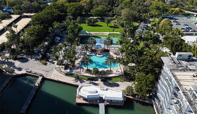 Building Photo - 770 NE 69th St