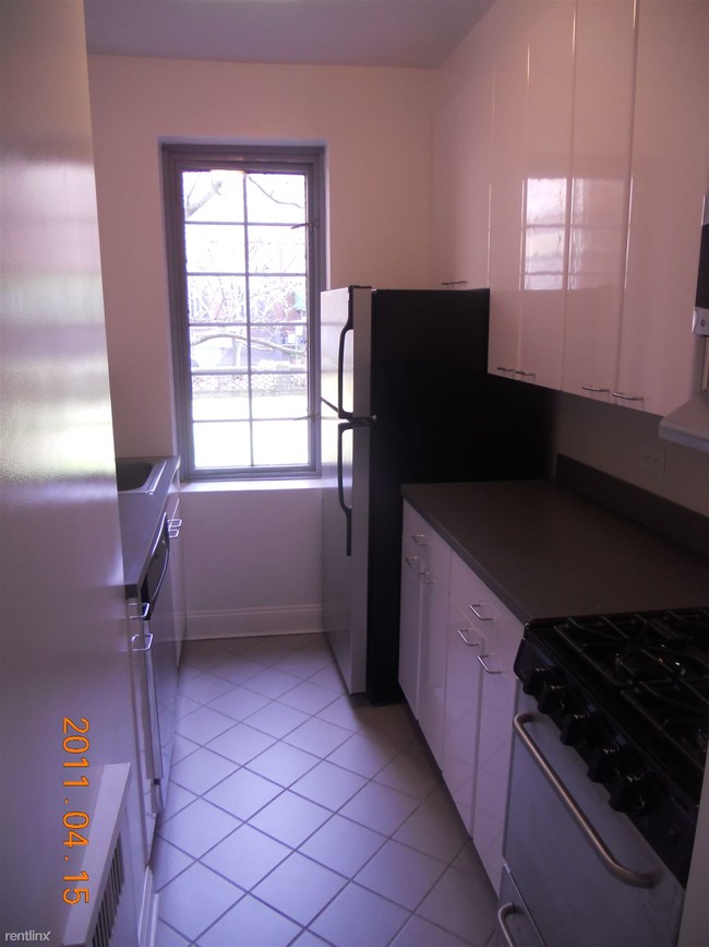 Building Photo - 2 br, 1 bath  - 150 Greenway Ter 18W