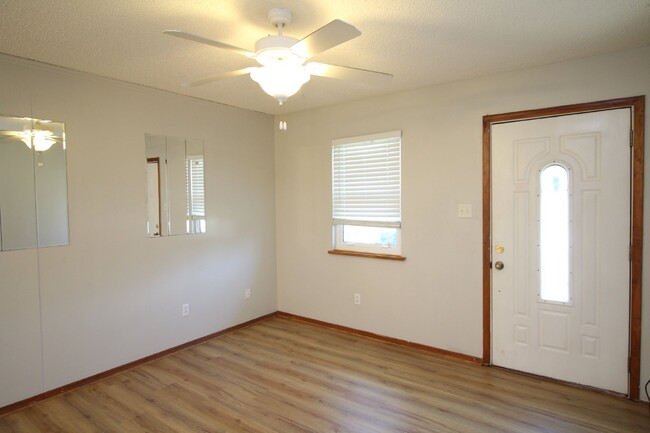 Foto del edificio - Cozy 3-Bedroom Home Near Downtown Pensacol...