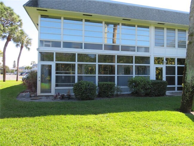 Building Photo - 2929 SE Ocean Blvd