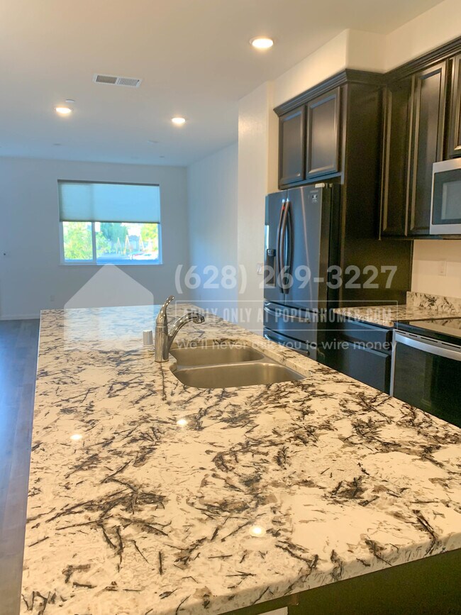 Building Photo - 742 Fruit Ranch Loop