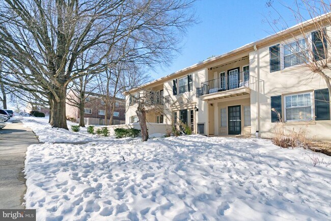 Foto del edificio - 5902 Surrey Hill Pl