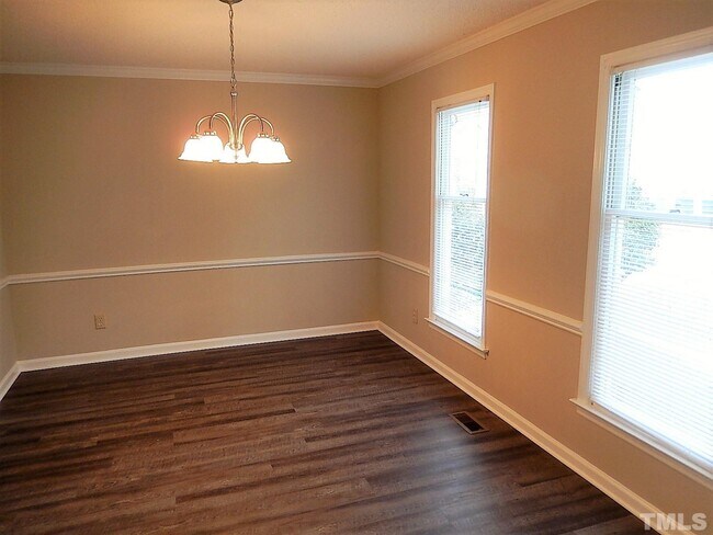 Building Photo - 502 Tyler Run Dr