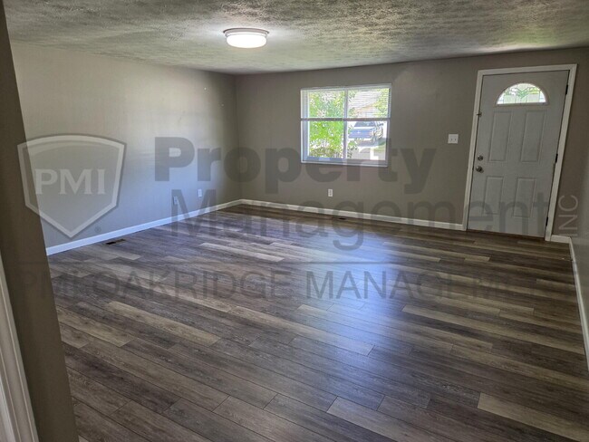 Foto del edificio - 3 Bedroom Single Level Duplex with Garage