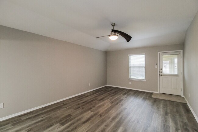 Foto del edificio - 2484 French St