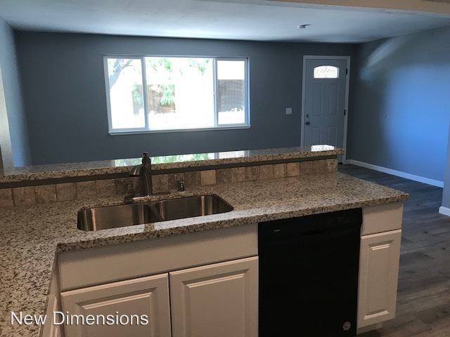 Foto del edificio - 3 br, 2 bath House - 1443 E. Long St.