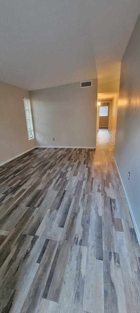 Foto del edificio - 2 BEDROOM 1 BATH DUPLEX CLOSE TO USF AND BUSCH GARDENS
