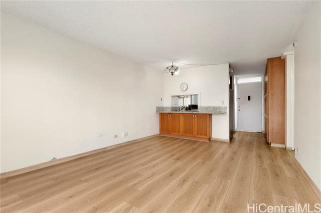 Building Photo - 2421 Ala Wai Blvd