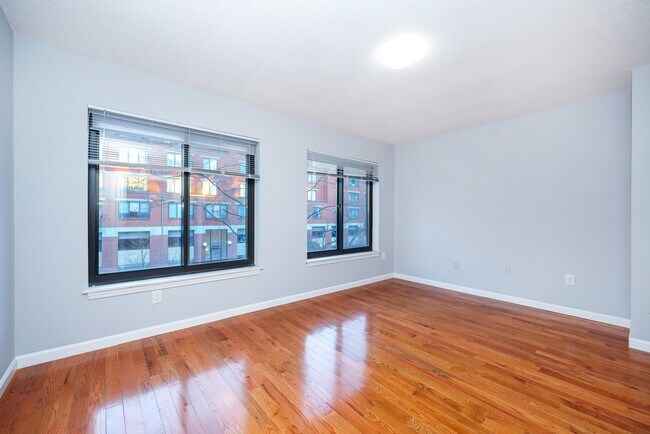 Foto del edificio - 85 Brainerd Rd