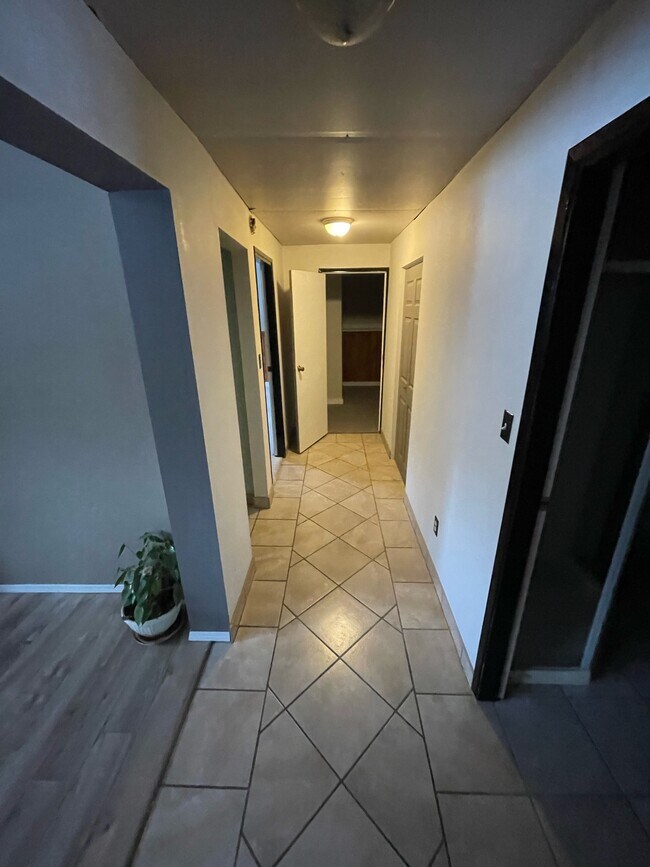 Photo du bâtiment - 1330-6001330 Twan Ave