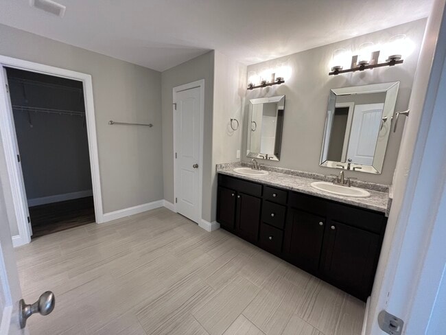 Building Photo - 910 Laurel Meadows Way