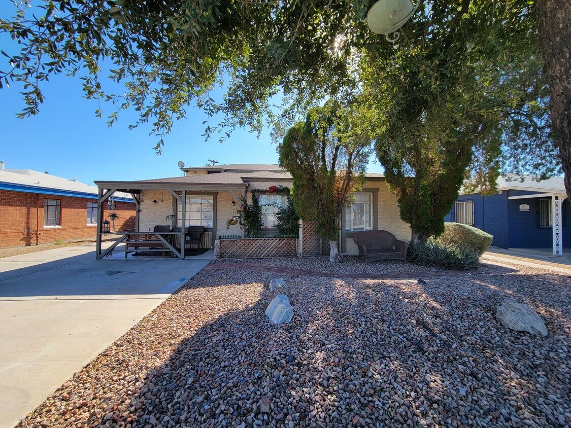 Foto principal - 1 BR 1 BTH LOCATED IN A 4 PLEX 2ND FLOOR