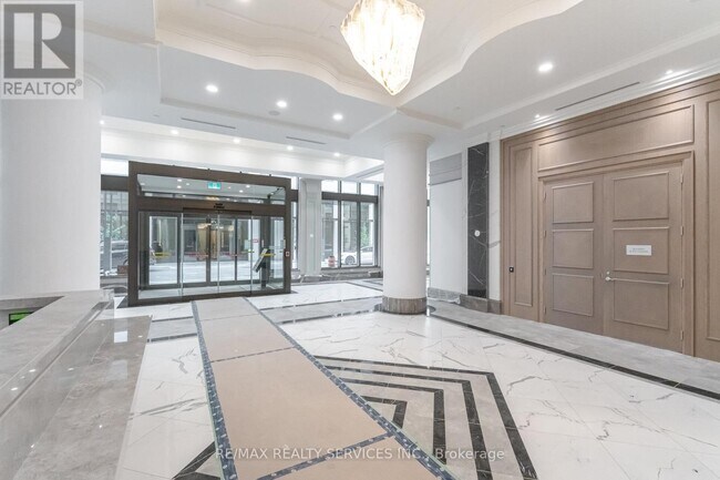 Photo du bâtiment - 30 Elm Dr W