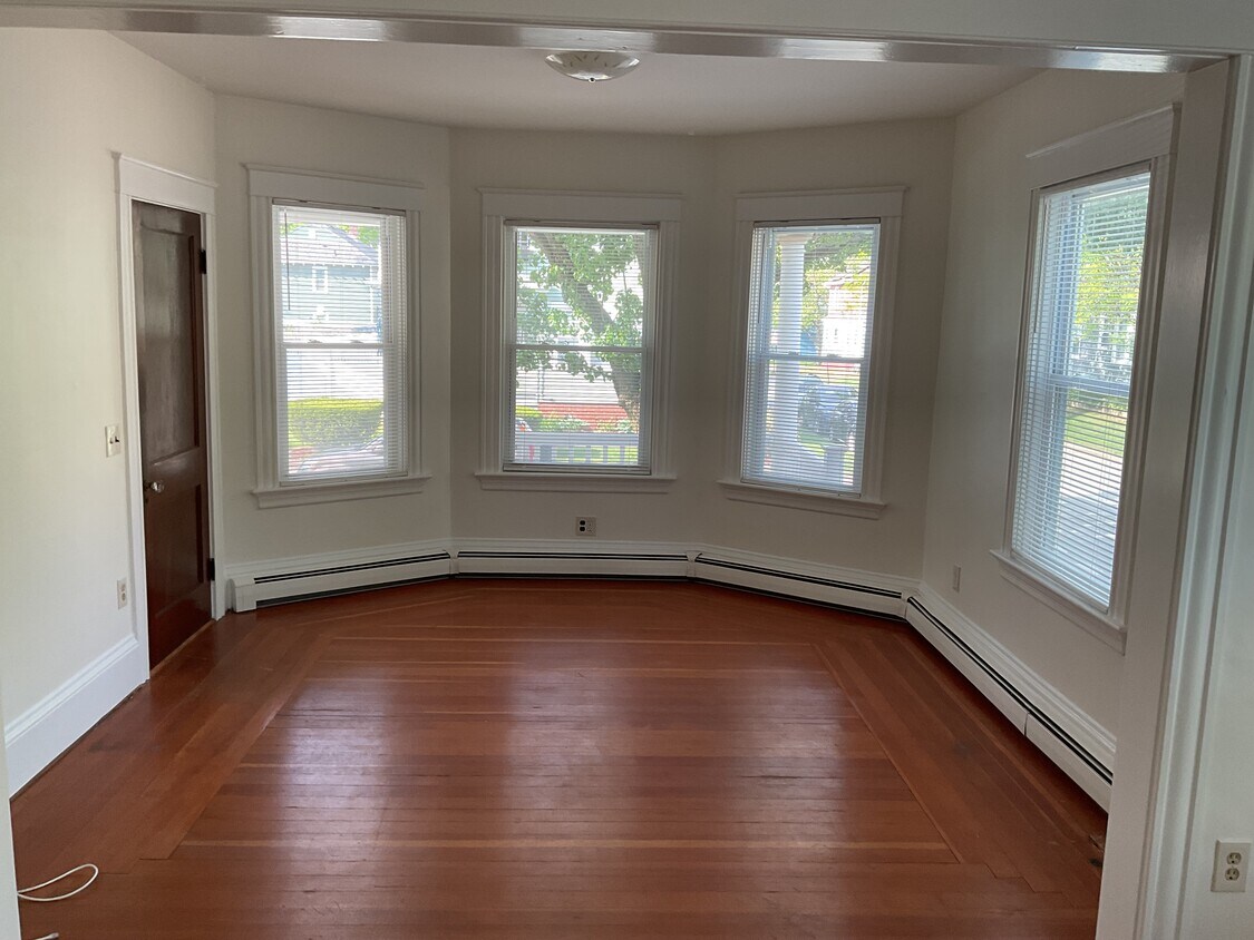 Living Room - 154 5th St