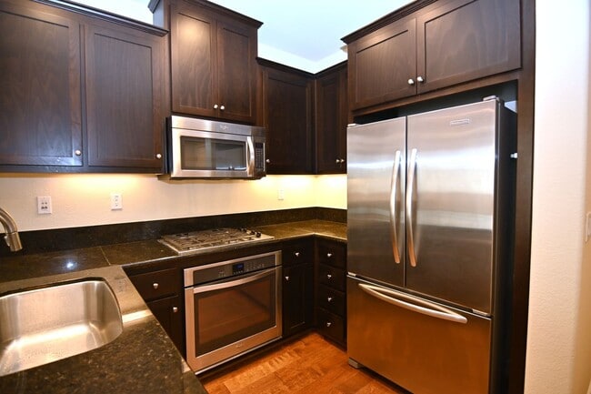 Building Photo - 6543 Tralee Village Dr