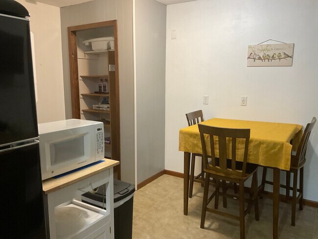 Foto del edificio - 16616 Irvine Ave NW